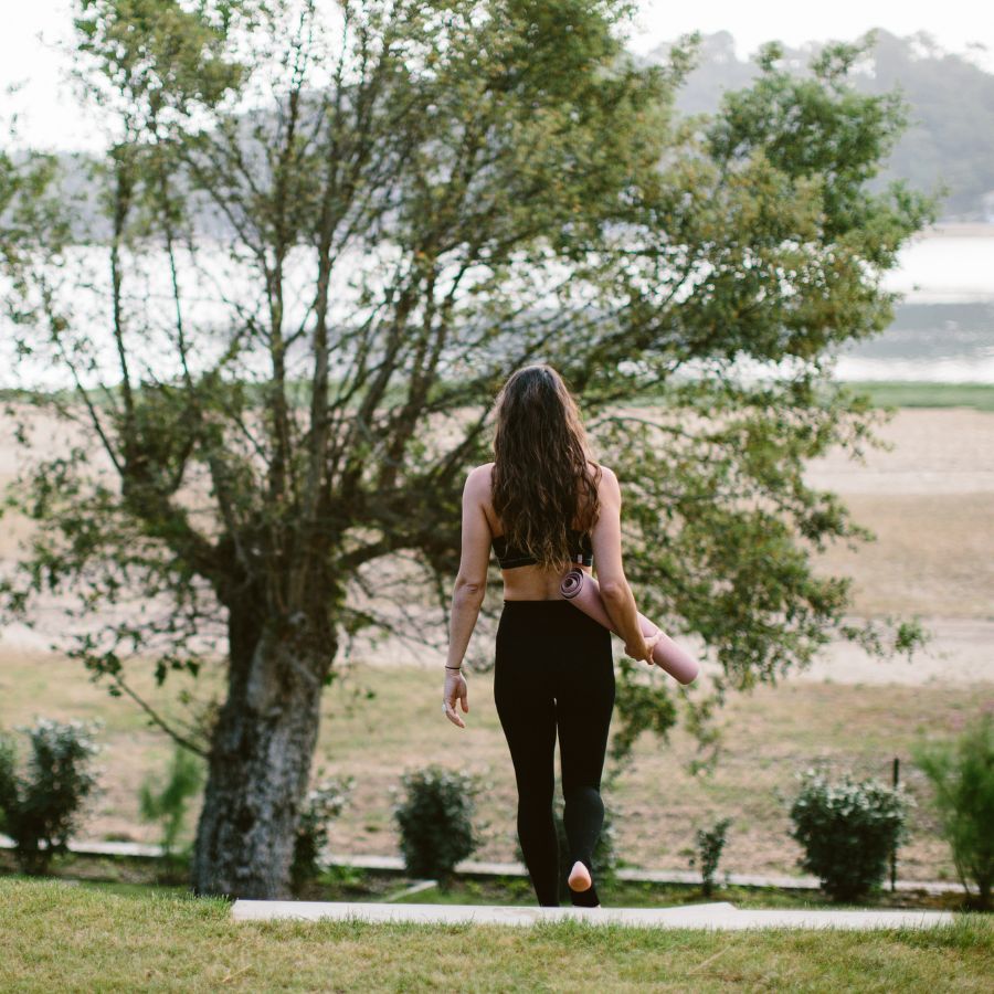 Yoga- und Pilateskurse gegenüber dem See von Hossegor, die Hortensien des Sees