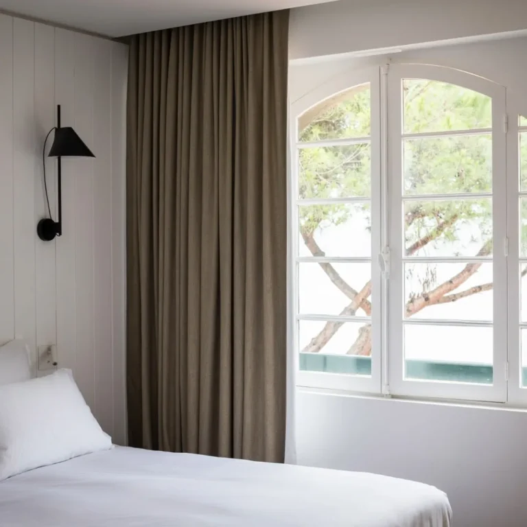 Blick aus dem Zimmer und Fenster mit Seeblick des Hotels Les Hortensias du Lac in Hossegor