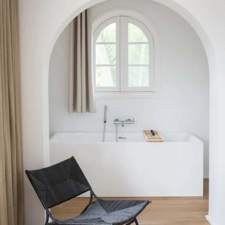 Badewanne der Junior Suite mit Seeblick in Hortensias du Lac in Hossegor